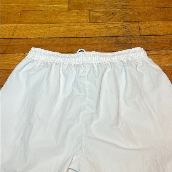 Alo Yoga The Alumni High-Rise Loose Running Shorts in White, Women’s size Medium - Picture 12 of 14